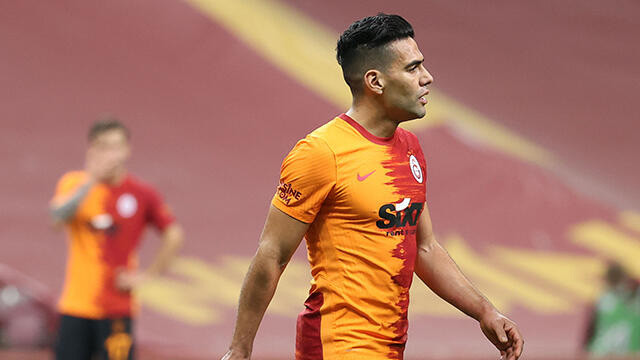 Radamel Falcao 4-6 hafta sahalardan uzak kalacak