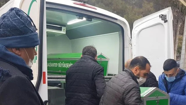 Banyoda hareketsiz bulunan kadın kaldırıldığı hastanede hayatını kaybetti