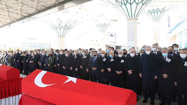 Bitlis şehitlerini devletin zirvesi uğurladı - Resim : 3