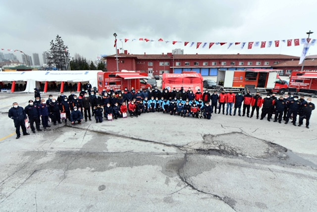 Pelerinsiz kahramanlar Başkent'te - Resim : 4