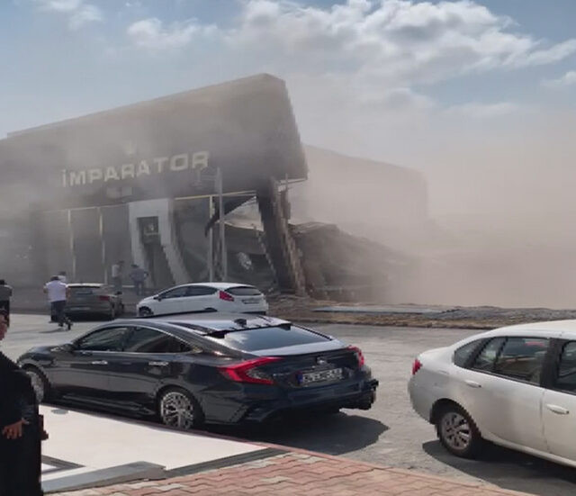 İstanbul'da korku dolu anlar: Sanayi sitesinde bina çöktü - Resim : 1