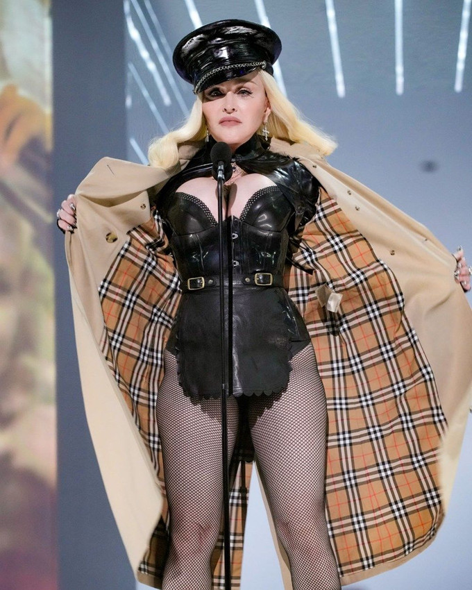 Madonna kıyafetiyle 2021 MTV Video Müzik Ödülleri'ne damga vurdu - Resim: 2