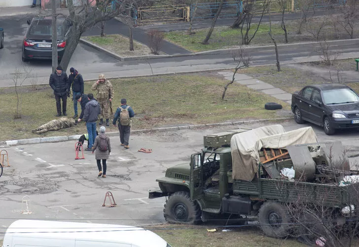 Kiev'deki kamyon dünya gündemine oturdu: Ukrayna kamuflajlı askerlerin kimlikleri şoke etti - Resim : 1