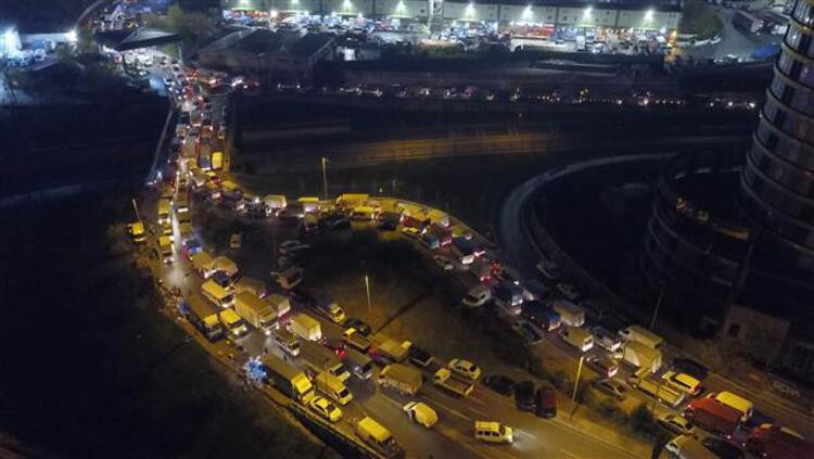 Yasak biter bitmez soluğu orada aldılar! Metrelerce kuyruk... - Resim: 3