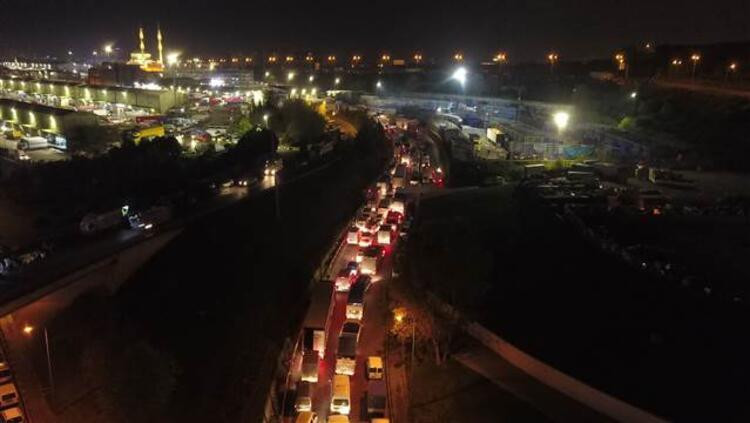 Yasak biter bitmez soluğu orada aldılar! Metrelerce kuyruk... - Resim: 4