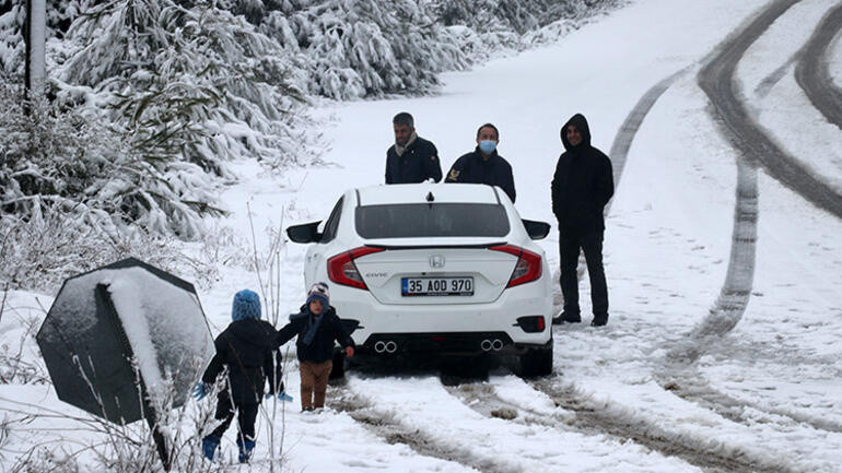 Mart bitti, kış bitmedi! İzmir ve Manisa'da kar sürprizi - Resim : 1