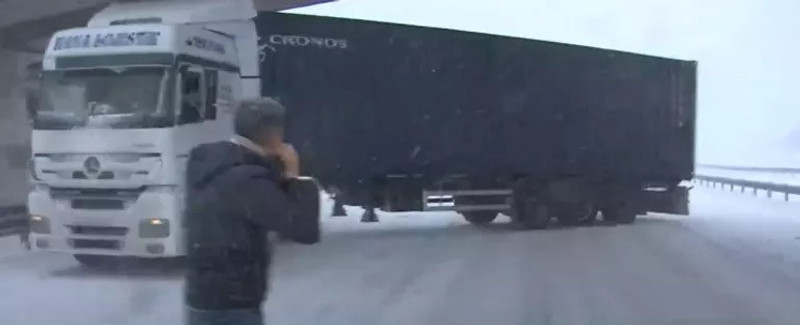 Kar yağışı fena bastırdı! Bursa-Ankara yolu trafiğe kapandı - Resim : 2