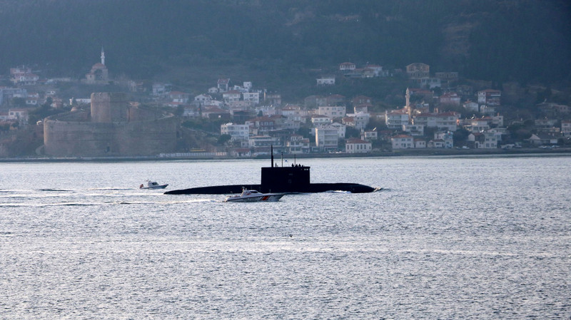 Rus denizaltısı Çanakkale Boğazı'ndan geçti - Resim : 1