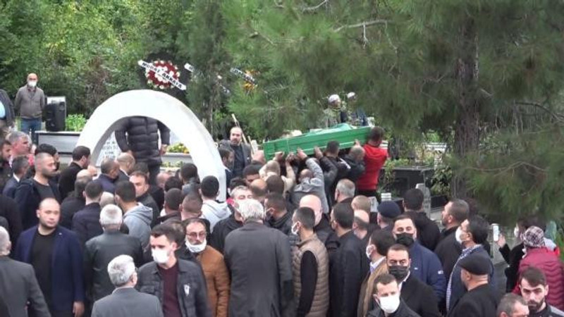 Cezaevindeki Sedat Şahin cenazeye katıldı, gören telefona sarıldı - Resim : 2