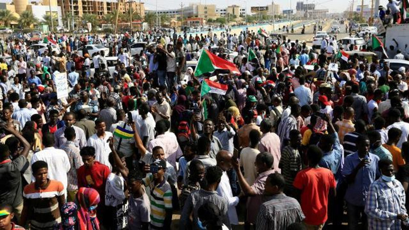 Sudan'da darbe! Parti liderleri tutuklandı, OHAL ilan edildi - Resim : 1