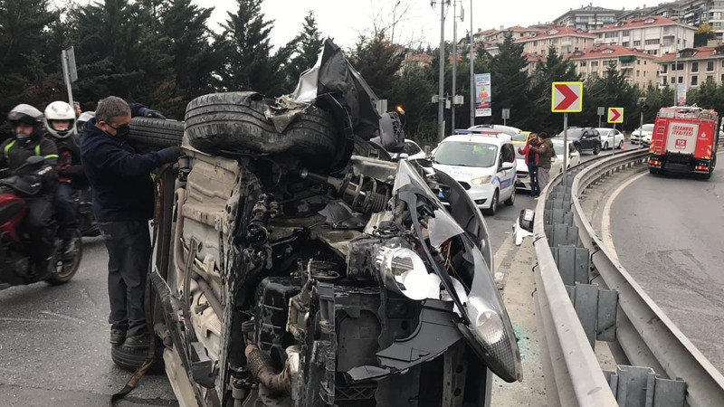 İstanbul'da otomobil devrildi; sürücünün burnu bile kanamadı - Resim : 1