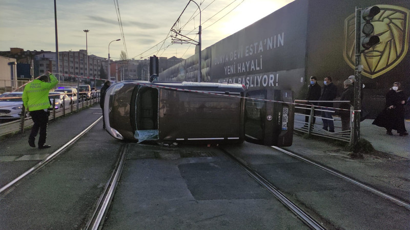 İstanbul'da tramvay yolunda feci kaza! - Resim : 1