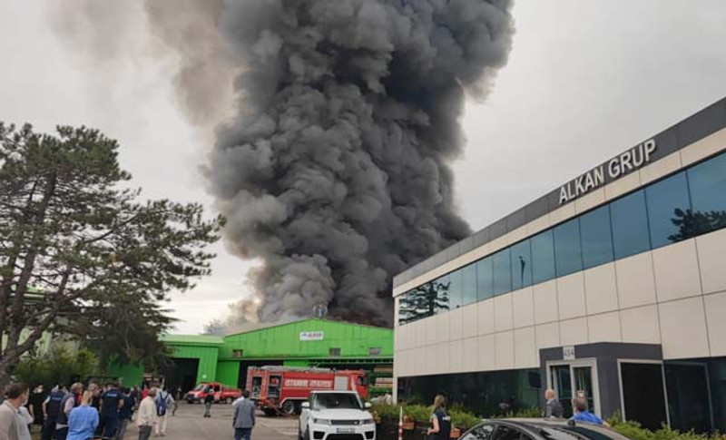İstanbul'da fabrikada art arda patlamalar - Resim : 1