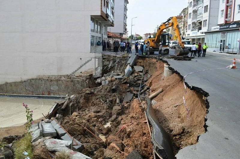 Ankara'da istinat duvarı çöktü - Resim : 1