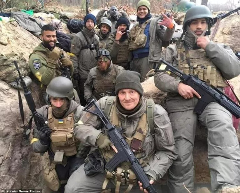 Firar edip Ukrayna'ya giden İngiliz askerleri ortalığı karıştırdı! - Resim : 2