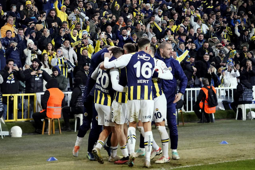 Fenerbahçe, Süper Lig'de MKE Ankaragücü'nü 2-1 mağlup ederken bu sezon tüm kulvarlarda 101 gole ulaştı.