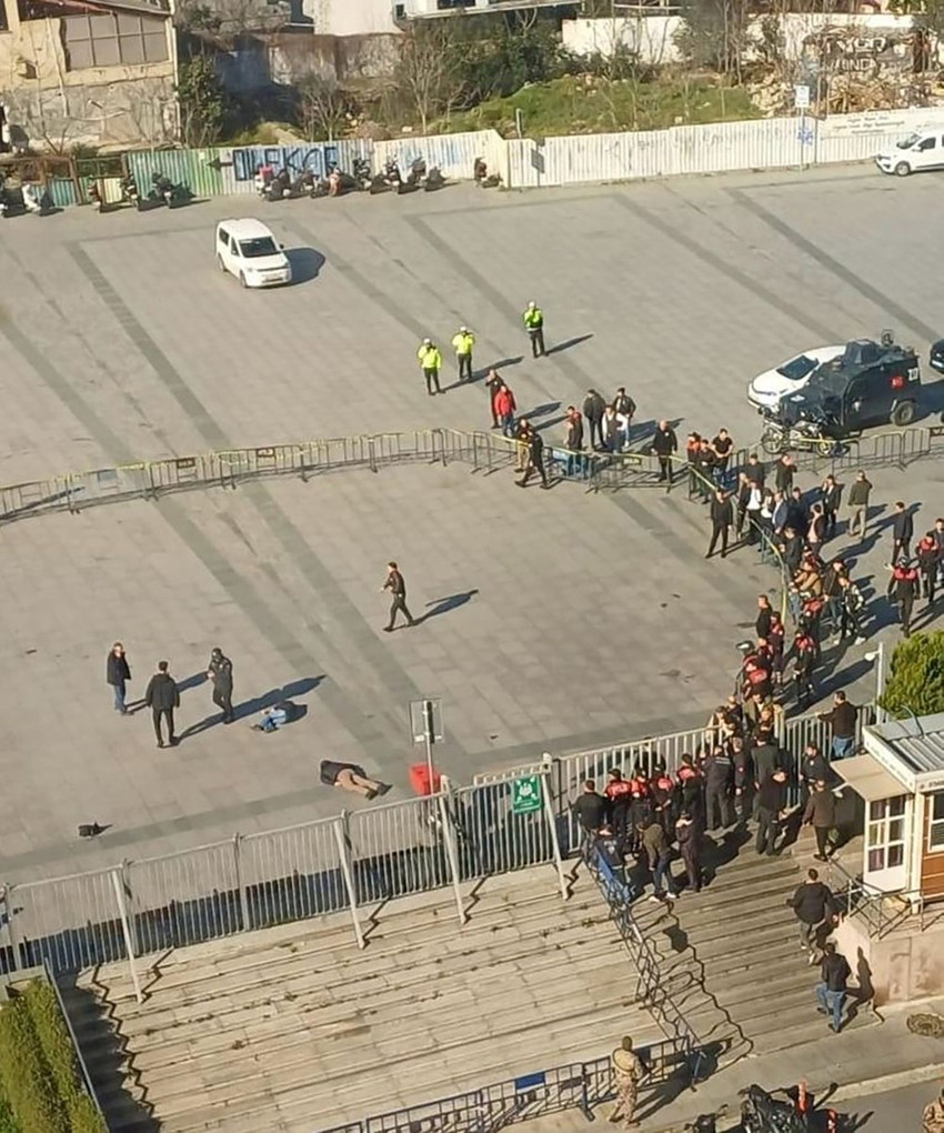 İstanbul'da adliye önünde terör saldırısı: Ölü ve yaralılar var - Resim : 2