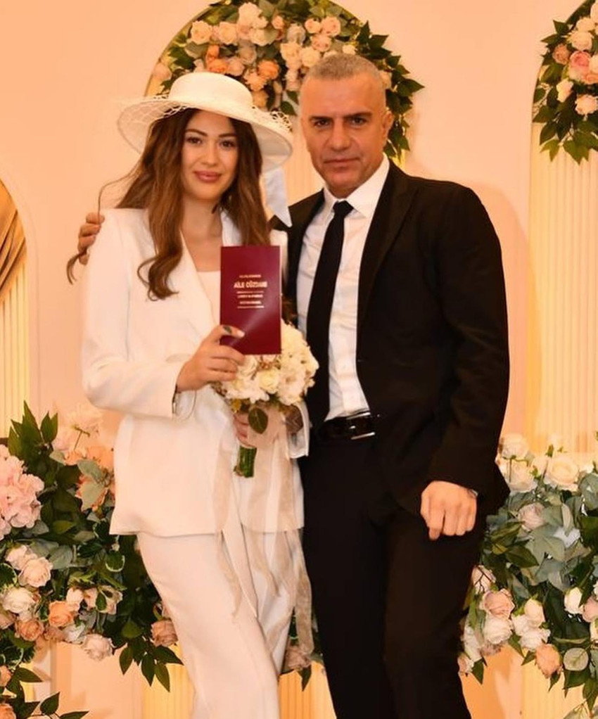 Şarkıcı Berdan Mardini, kendisinden 15 yaş küçük sevgilisi Dilara Talay ile nikah masasına oturdu. 