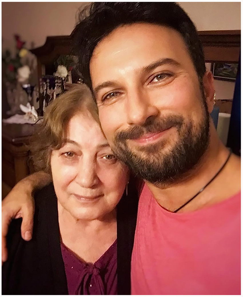 Megastar Tarkan Tevetoğlu'nun annesi Neşe Tevetoğlu, bir süredir tedavi gördüğü hastanede hayatını kaybetti.