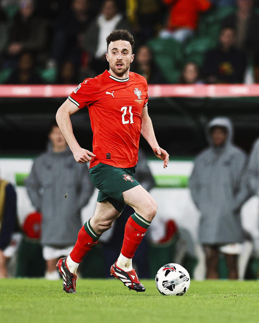 Liverpool'da forma giyen futbolcu Diogo Jota, geçirdiği trafik kazası sonucu hayatını kaybetti.