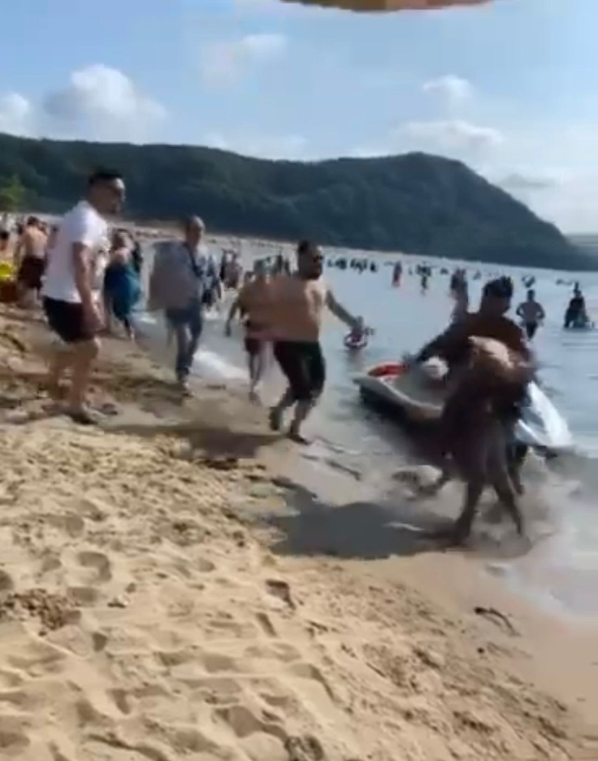 Bartın'da denize giren bir kadını taciz ettiği iddiasıyla çevredekiler tarafından darbedilen şüpheli, adli kontrol şartıyla serbest bırakıldı. 