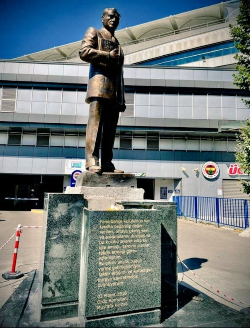 Fenerbahçe Atatürk heykeli dikti - Resim : 1