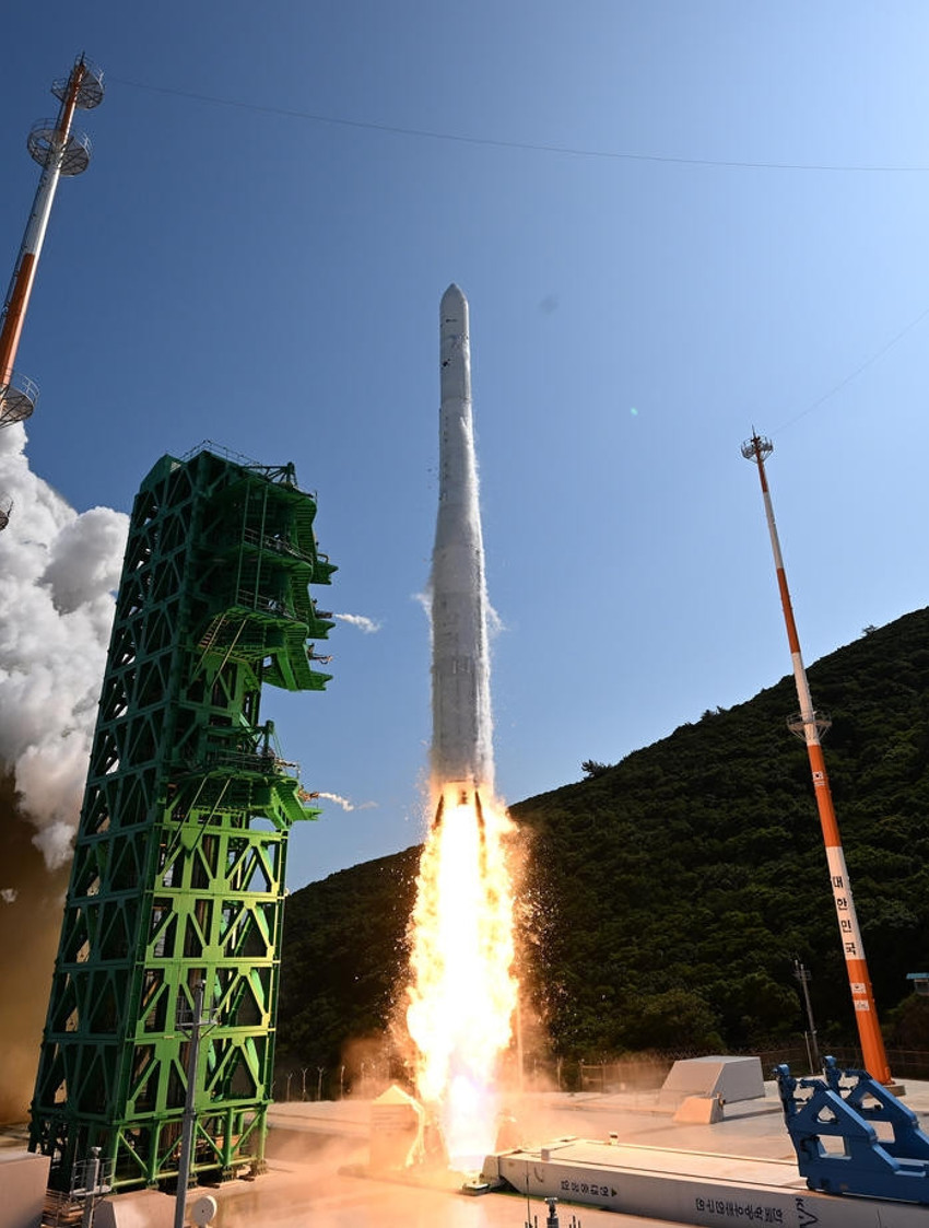 Güney Kore'nin ''Nuri'' roketi fırlatıldı - Resim : 1