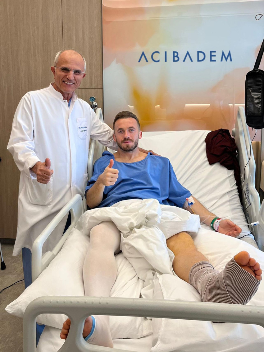 Trabzonspor'un Bosnalı yıldızı Edin Visca, RAMS Başakşehir FK karşılaşmasında yaşadığı sakatlığın ardından sol fibula kemiğinde kırık ve &ccedil;oklu bağ yaralanması yaşayan Edin Visca, operasyon ge&ccedil;irdi. 