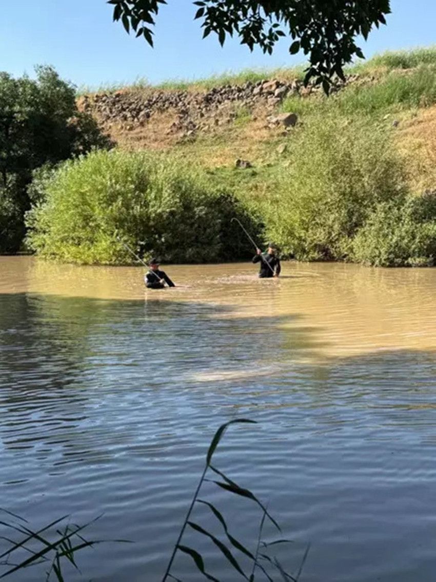 Diyarbakır'da kayıp olarak aranırken cansız bedeni bir çuvalın içerisinde dere yatağına gizlenmiş halde bulunan ve korkunç bir aile içi cinayete kurban gittiği belirlenen minik Narin ile ilgili olarak savcı 4 şüpheli hakkında ağırlaştırılmış müebbet hapis cezası istedi.