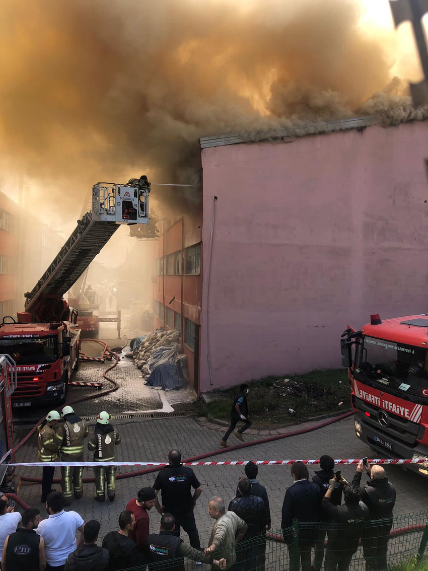 İstanbul'da sanayi sitesinde yangın paniği - Resim : 1