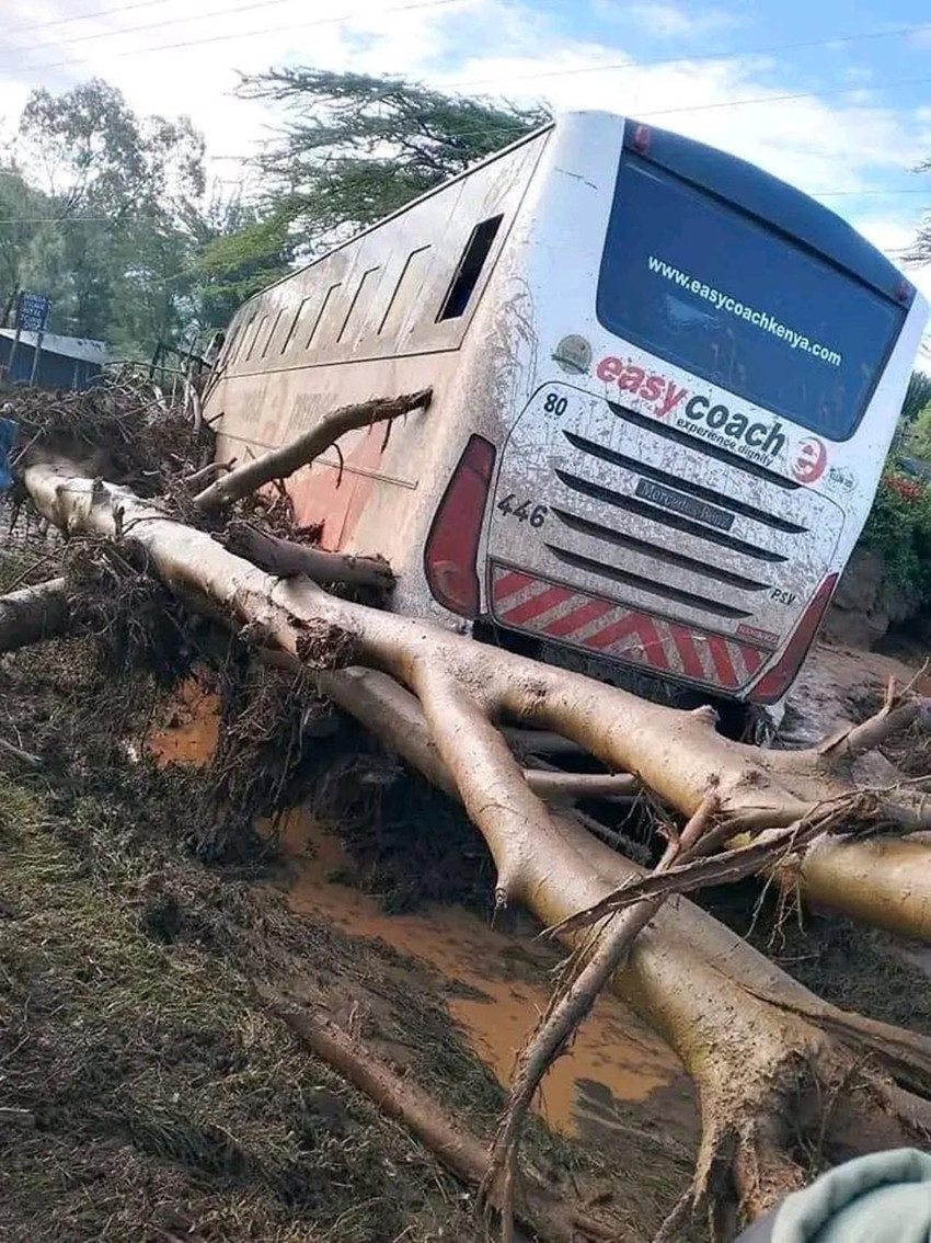 Kenya’da şiddetli yağışların ardından barajın çökmesi sonucu en az 42 kişinin hayatını kaybettiği öğrenildi.