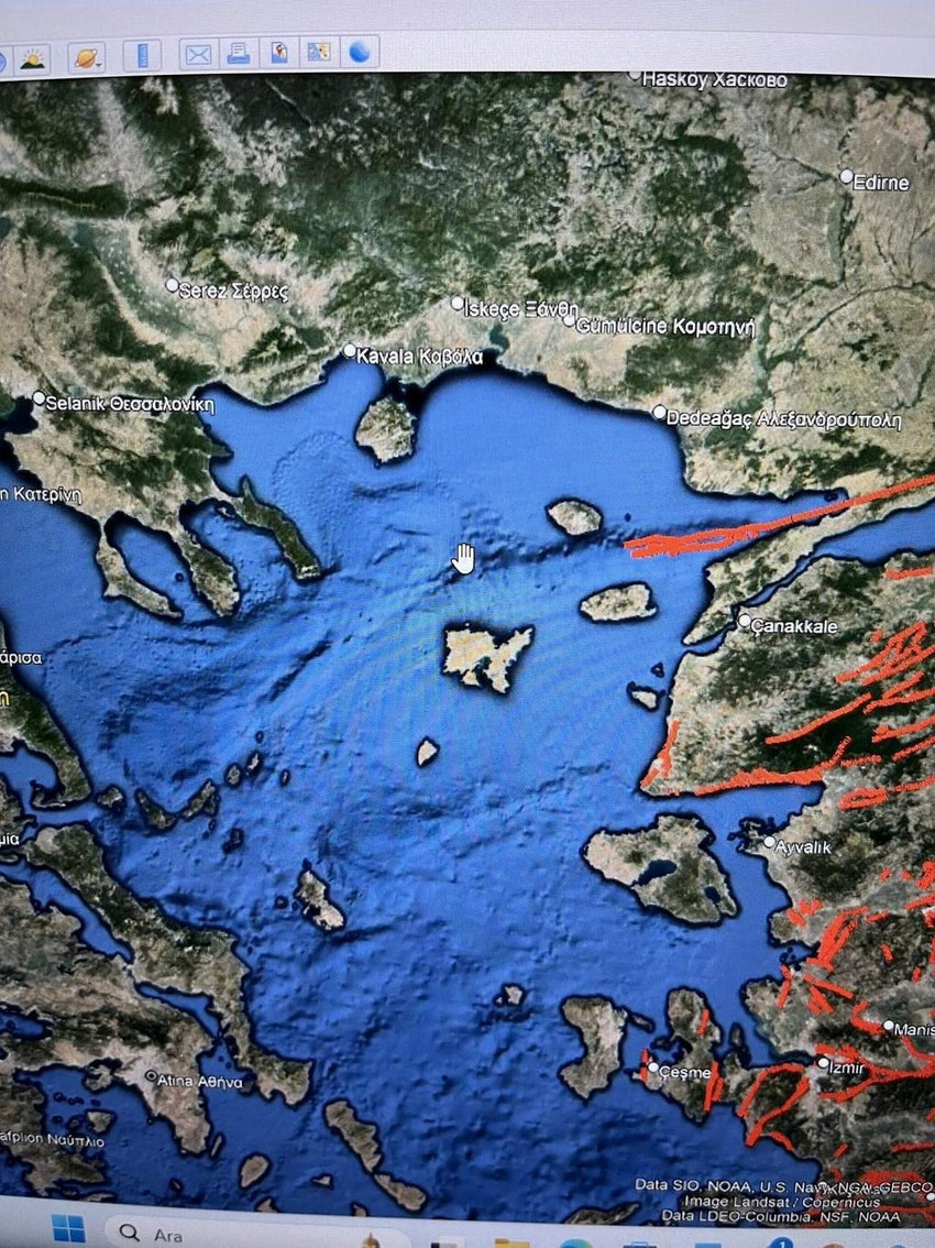 Çanakkale’nin Gökçeada ilçesinde 4.4 büyüklüğünde bir deprem meydana geldi. Yer bilimci Prof. Dr. Naci Görür, depremin ardından depremin meydana geldiği fayın Marmara Denizi'nde deprem bekledikleri fay zonunun devamı olduğunu belirtti.