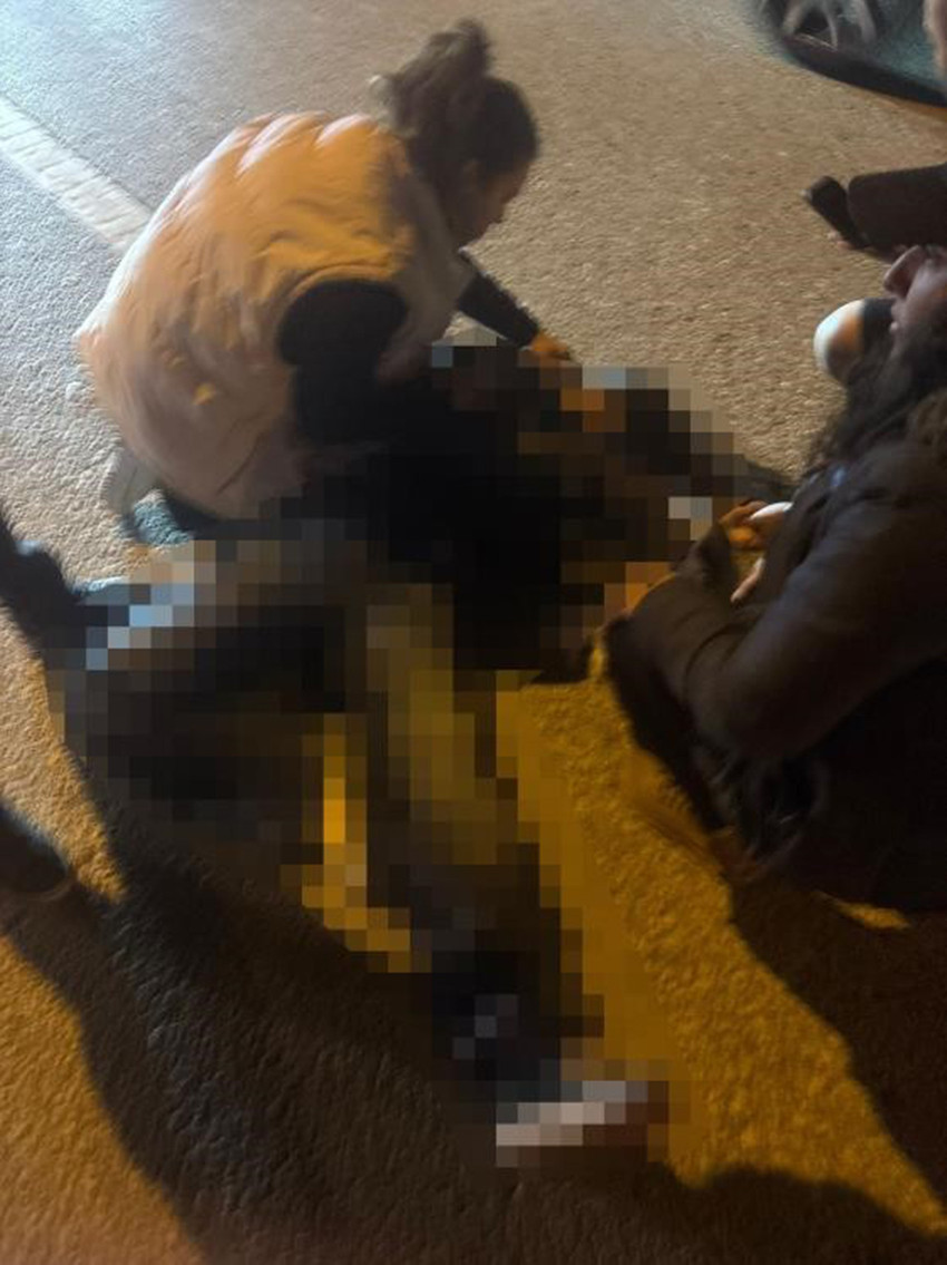 Ankara'da 14 yaşındaki Elif G.'in yaya ge&ccedil;idinde hayatını kaybettiği kazanın ardından Elif'in acılı ailesi, kimliği belirsiz kişilerden donduran mesajlar aldıklarını iddia etti. "Şikayeti &ccedil;ekmezseniz mezarı par&ccedil;alayıp kafanıza sıkacağız" ifadeleriyle tehdit edilen aile su&ccedil; duyurusunda bulundu. 