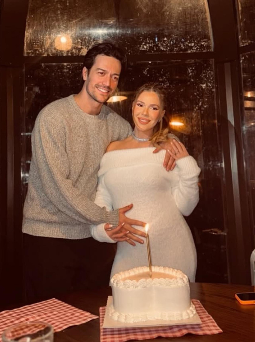 Temmuz 2025'te nikah masasına oturan oyuncu Feyyaz Şerifoğlu ile spiker Merve Din&ccedil;kol &ccedil;ifti, bebek beklediklerini duyurdu.