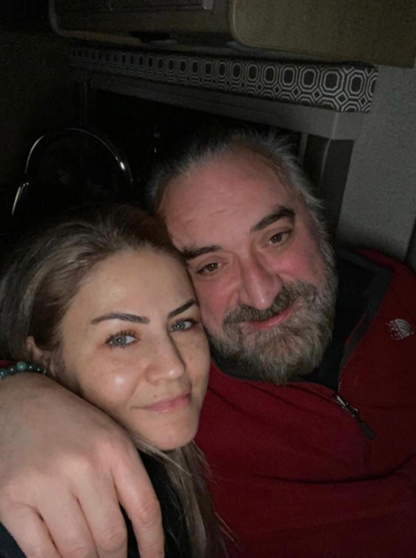 Karadeniz m&uuml;ziğinin dev ismi Volkan Konak&rsquo;ın aramızdan ayrılışının birinci yıl d&ouml;n&uuml;m&uuml;... Kuzey&rsquo;in Oğlu lakabıyla tanınan sanat&ccedil;ının eşi Selma Konak, sosyal medya hesabından yaptığı paylaşımla y&uuml;rekleri dağladı.