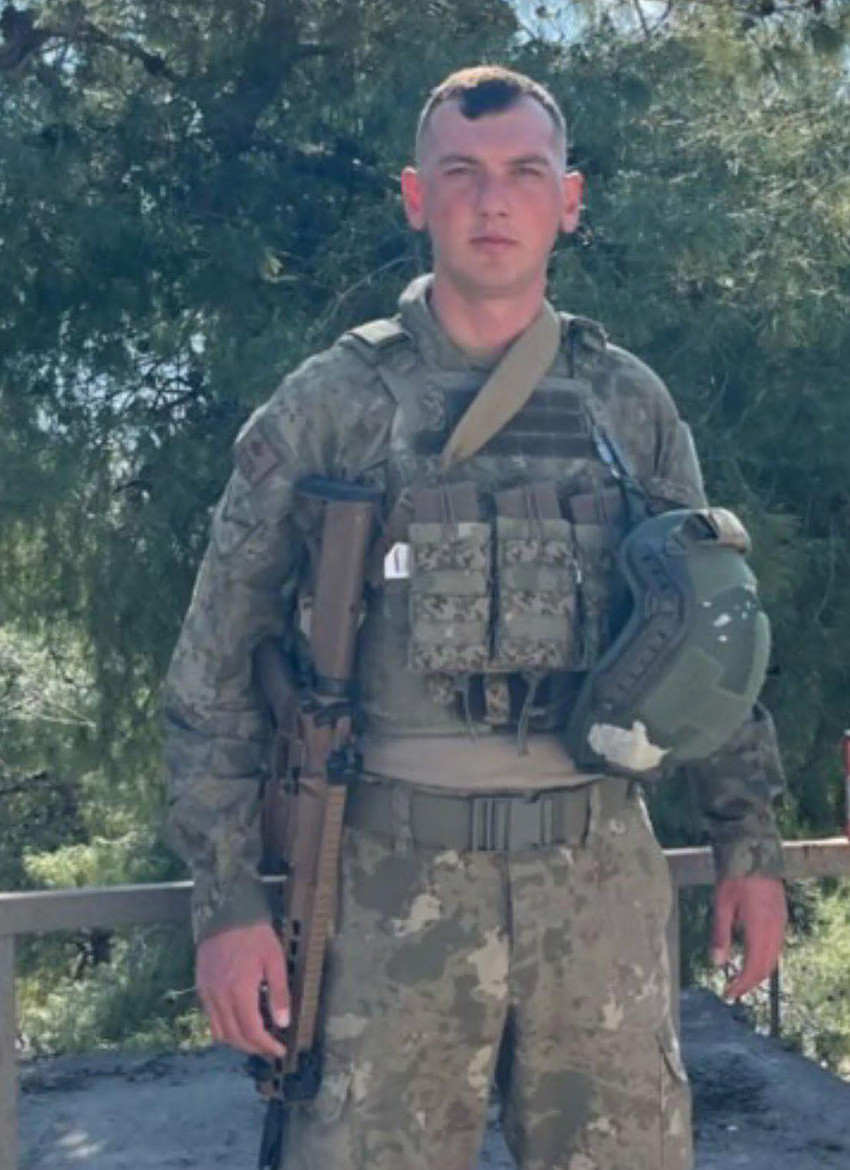 Milli Savunma Bakanlığı, Pençe-Kilit operasyonu bölgesinde terörirstlerin saldırısı sonucu Piyade Uzman Onbaşı Berat Mecit Day’ın şehit olduğunu açıkladı.