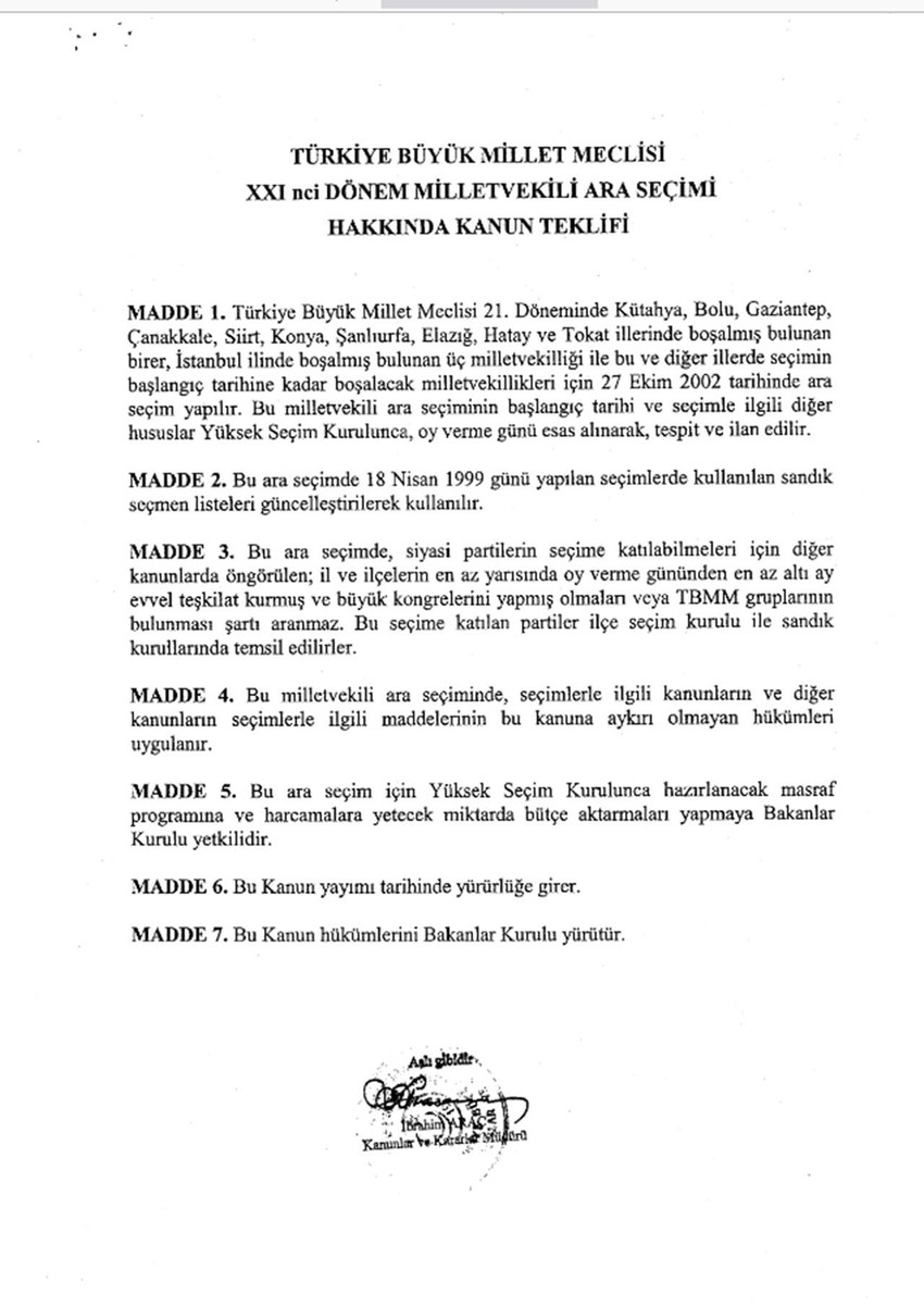 Ankara&rsquo;da "ara se&ccedil;im" r&uuml;zgarları sert esiyor! TBMM Başkanı Numan Kurtulmuş&rsquo;un "İnisiyatif Meclis Başkanlığı&rsquo;nda değil, İ&ccedil; T&uuml;z&uuml;k okunmalı" s&ouml;zlerine CHP lideri &Ouml;zg&uuml;r &Ouml;zel&rsquo;den jet yanıt geldi. Kurtulmuş&rsquo;un a&ccedil;ıklamalarını Cumhurbaşkanı Erdoğan&rsquo;a bir "balans ayarı" olarak nitelendiren &Ouml;zel, Meclis Başkanı&rsquo;nı partiler arası diyaloğu sağlamaya ve anayasal h&uuml;k&uuml;mlere uymaya davet etti. 