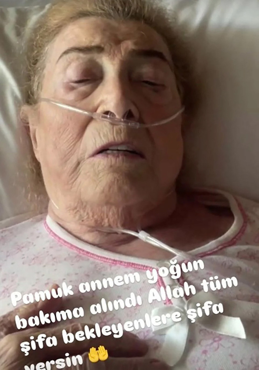 Ünlü sanatçı Seda Sayan, annesi Ayşe Ak Gürsaçar'ın yoğun bakıma alındığını belirterek, sevenlerinden dua istedi.