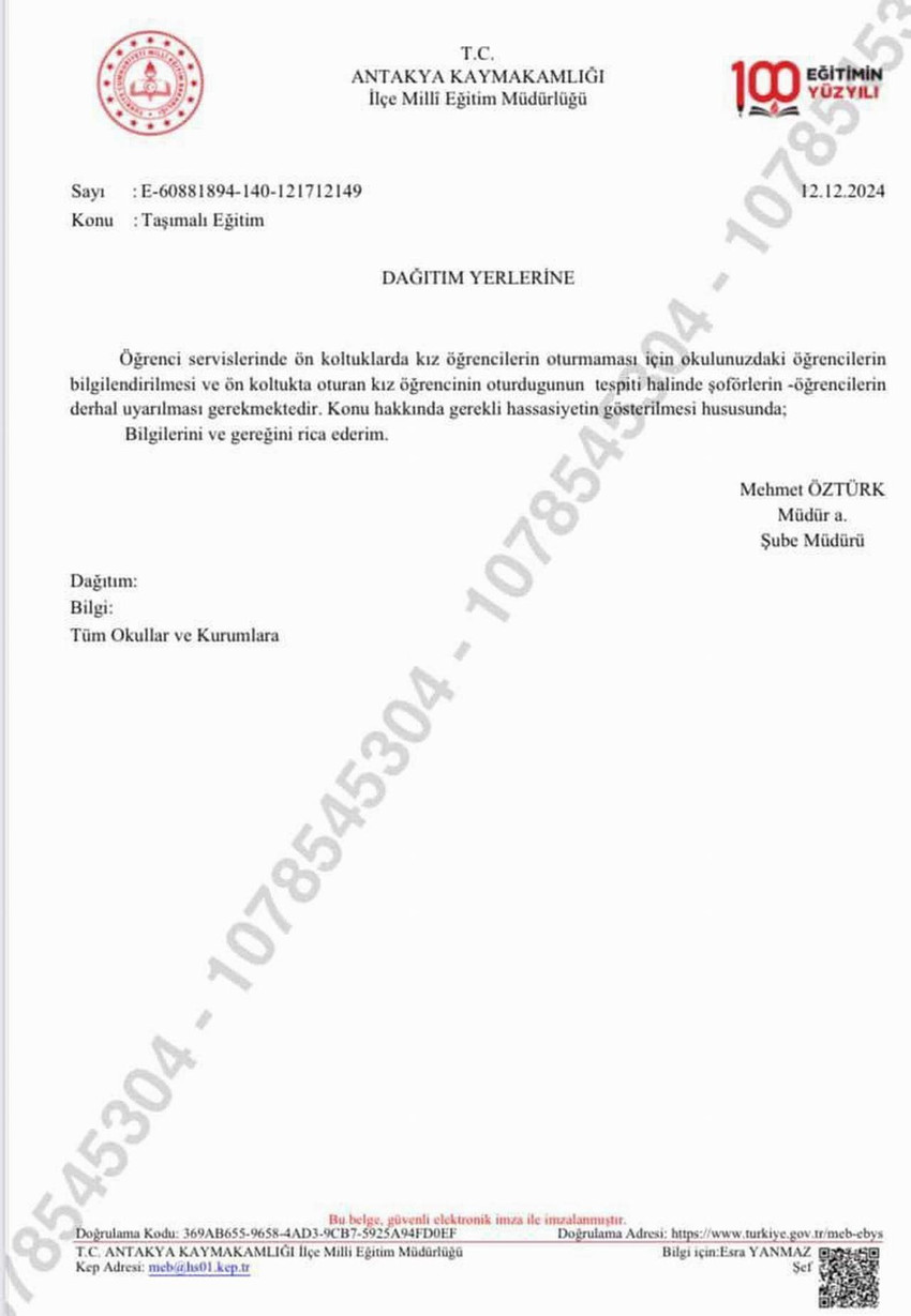 Hatay'ın Antakya ilçesinde İlçe Milli Eğitim Müdürlüğü, tarafından okullara gönderilen yazıda kız öğrencilerin servislerde ön koltuklara oturtulmaması istendi. 