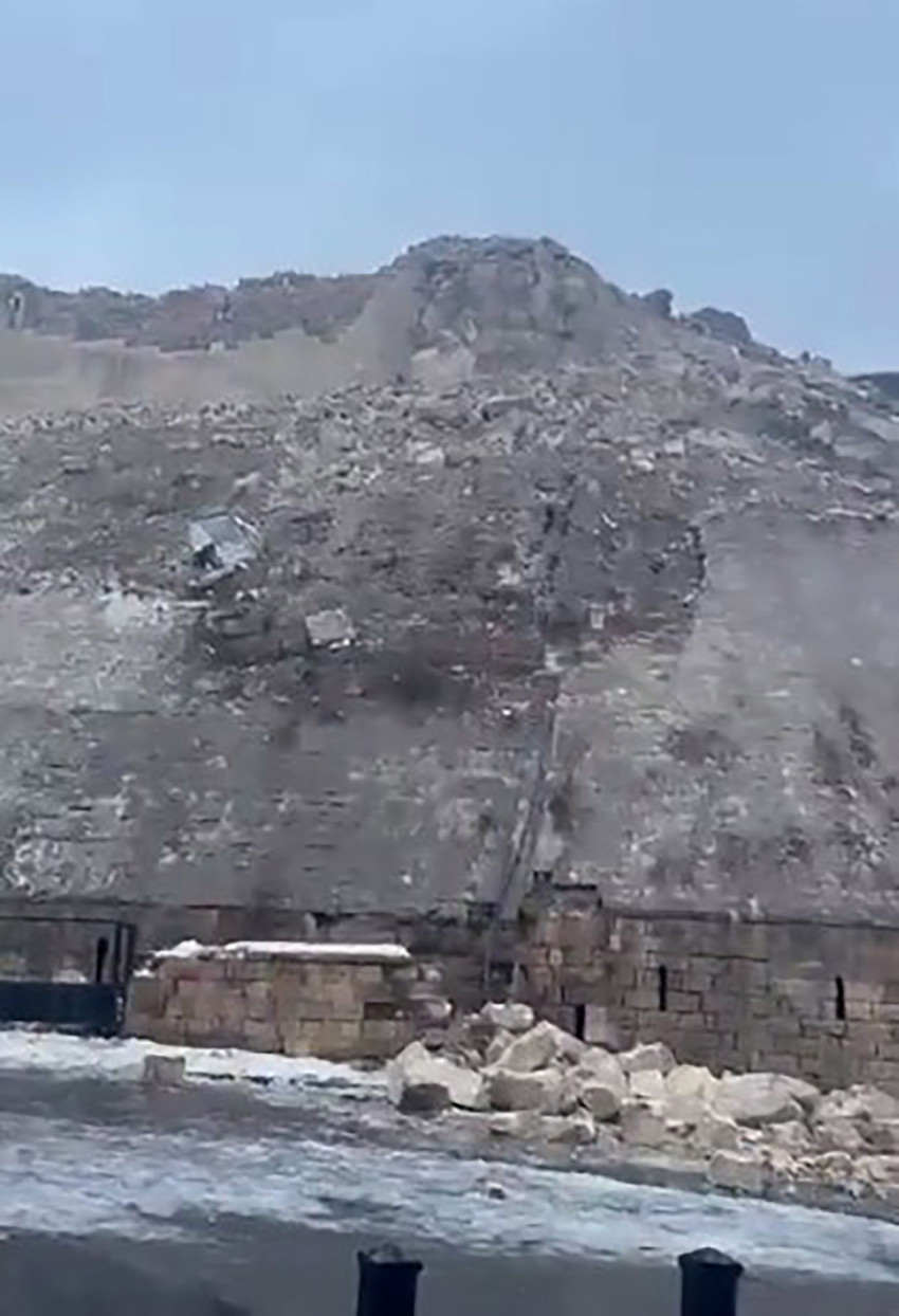 Tarihi Gaziantep Kalesi depremde yıkıldı - Resim : 1