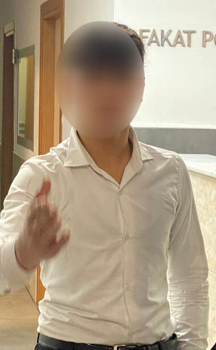 Bayram tatilinde Adana'ya ailesinin yanına gitmek üzere bindiği otobüste yabancı uyruklu bir muavin tarafından tacize uğradığını iddia eden 26 yaşındaki genç kız polise şikayetçi oldu.