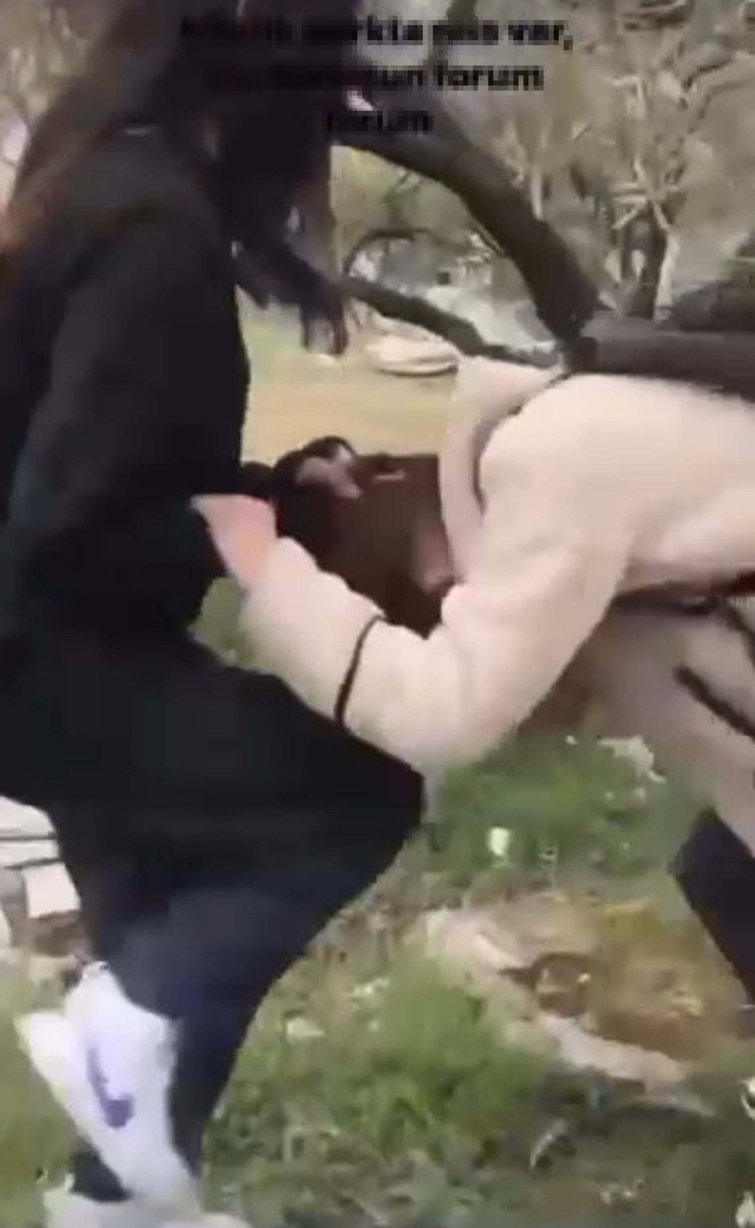 Muğla'nın Yatağan ilçesinde arkadaşını darbeden 13 yaşındaki kız çocuğu, adli kontrol şartıyla serbest bırakıldı.