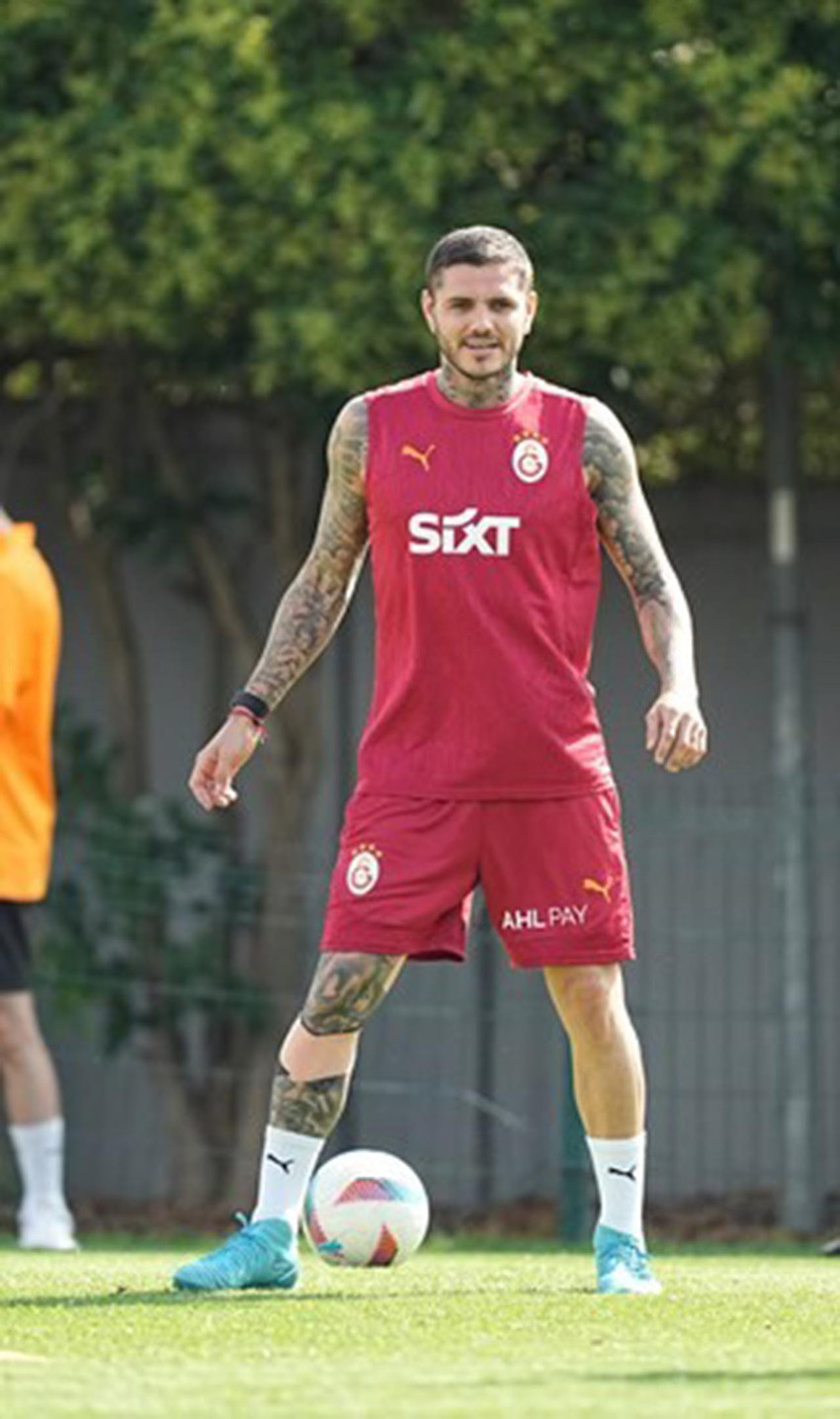 Galatasaray, Fenerbahçe ile oynayacağı maçın hazırlıklarına başladı. Sakatlığı atlatan Mauro Icardi de antrenmana katıldı.