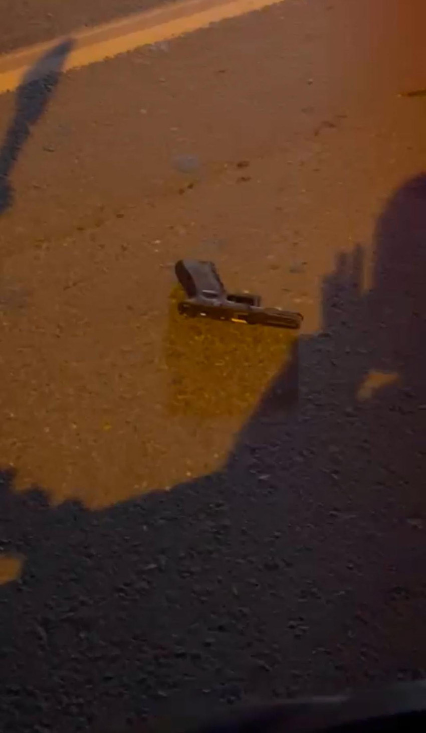 İstanbul Sarıyer'de bir AVM'de kafelerin olduğu açık alan otomobilin içinde olan 46 yaşındaki A.Y., uğradığı silahlı saldırı sonucu hayatını kaybetti. Saldırgan ise yoldan geçen motosikletliye silah doğrultup arkasına binip kaçtı. Saldırgan, polis tarafından gizlendiği evde yakalandı.