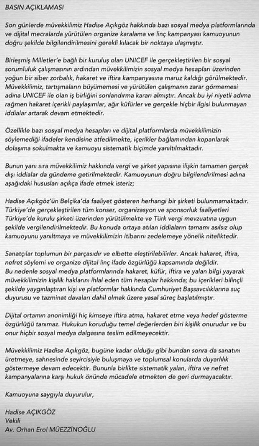 UNICEF ile y&uuml;r&uuml;tt&uuml;ğ&uuml; sosyal sorumluluk projesi kapsamında paylaştığı bir video nedeniyle g&uuml;nlerdir sosyal medyanın hedefinde olan Hadise, avukatı aracılığıyla yaptığı a&ccedil;ıklamada, hedef g&ouml;sterilmesine ve siber zorbalığa karşı hukuki s&uuml;reci resmen başlattığını duyurdu.