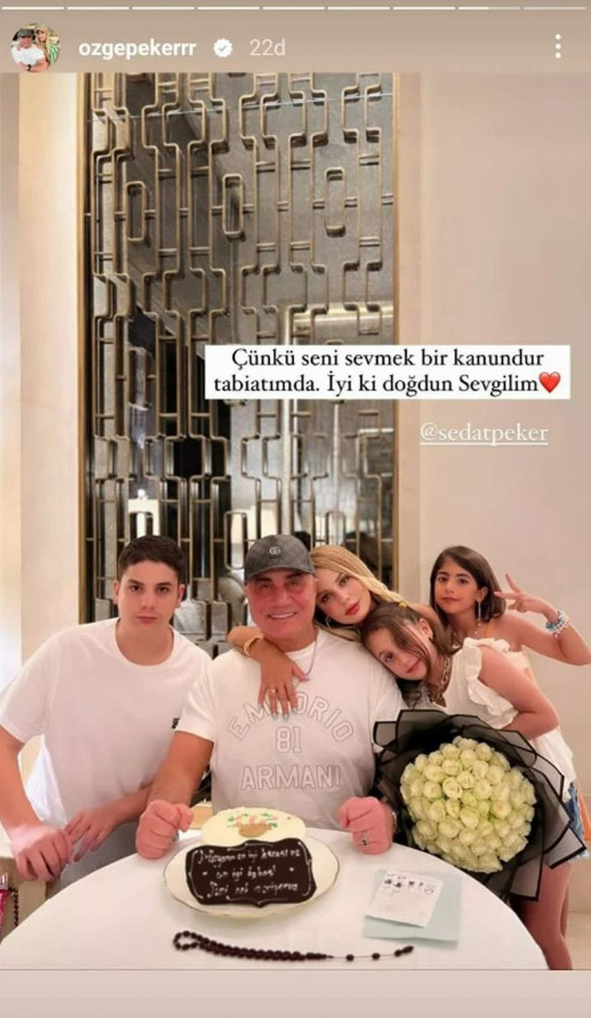 Organize suç örgütü liderliğinden hüküm giyen ve Birleşik Arap Emirlikleri'nde "dijital tecrit" altında olduğu belirtilen Sedat Peker, eşinin Instagram profilinde aylar sonra ilk kez görüntülendi.