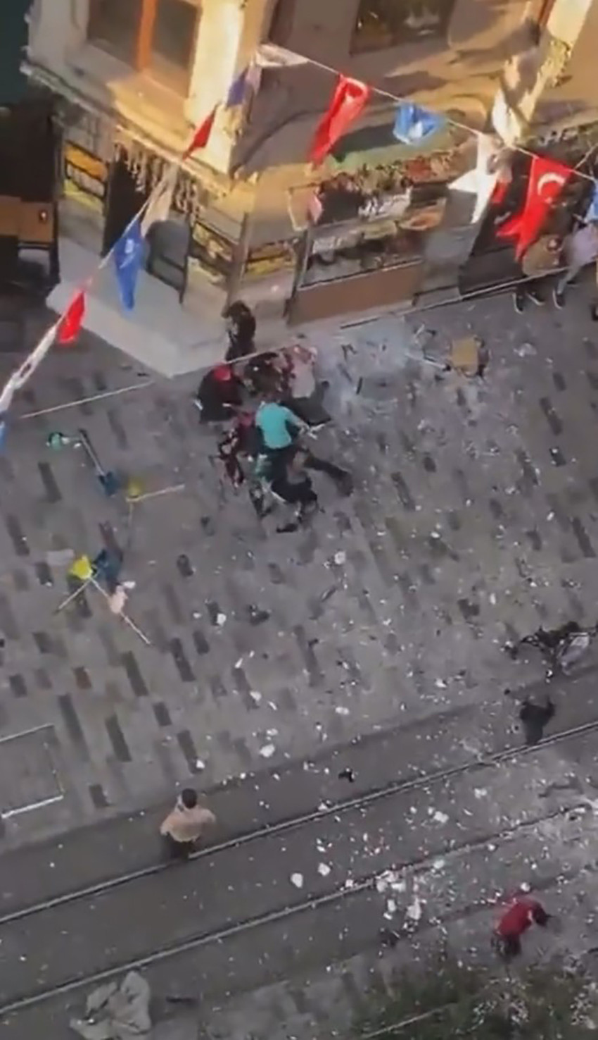 İstanbul Taksim'de patlama: Ölü ve yaralılar var - Resim : 4