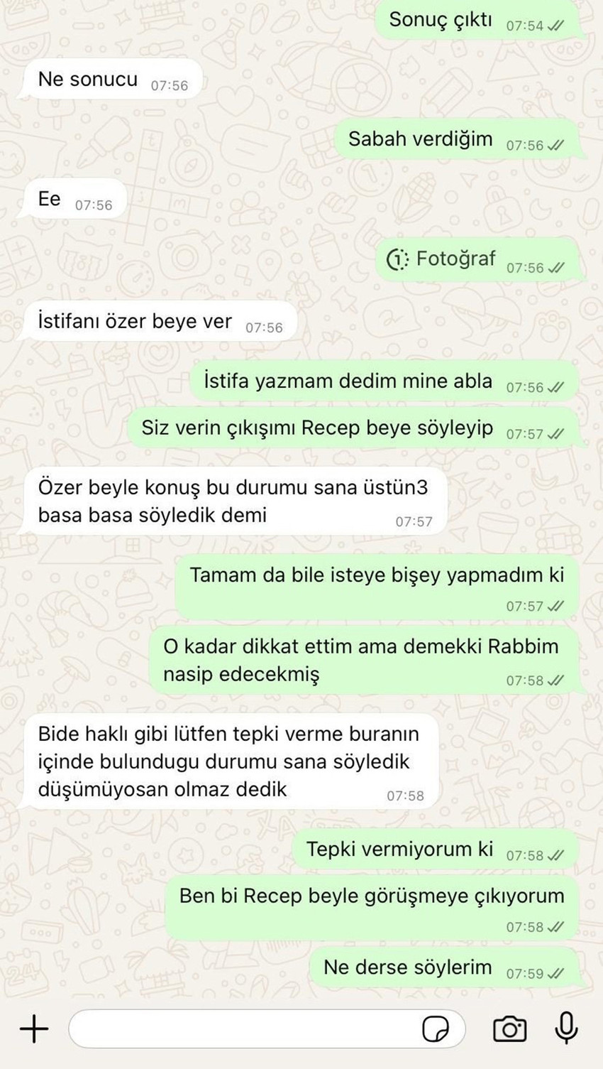Kocaeli'nde bir özel diyaliz merkezinde çalışan genç kadın, hamile olduğunu iş yerine bildirdikten sonra hem hakaret hem de mobbing ile istifaya zorlandı. Yöneticisinin genç kadına attığı "ben sana sevişmek yok demedim mi" mesajı mide bulandırdı.
