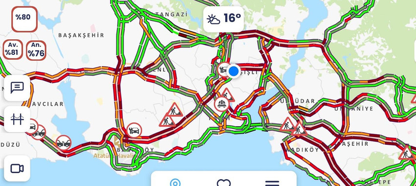 İstanbul'da iş çıkış saatinde trafik durma noktasına geldi. İBB verilerine göre, trafik yoğunluğu yüzde 80 olarak ölçüldü. 