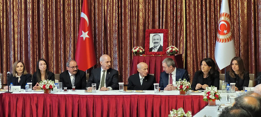 En son 28 Ocak'ta grup toplantısına katılan MHP lideri Devlet Bahçeli, 99 gün sonra Meclis'e geri döndü. Bahçeli, Sırrı Süreyya Önder için düzenlenen anma törenine katıldı.